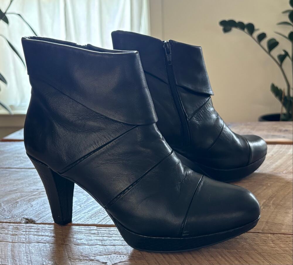Umberto Raffini Women’s Black Leather Snake Print Block Heel Boot Platform | 8.5